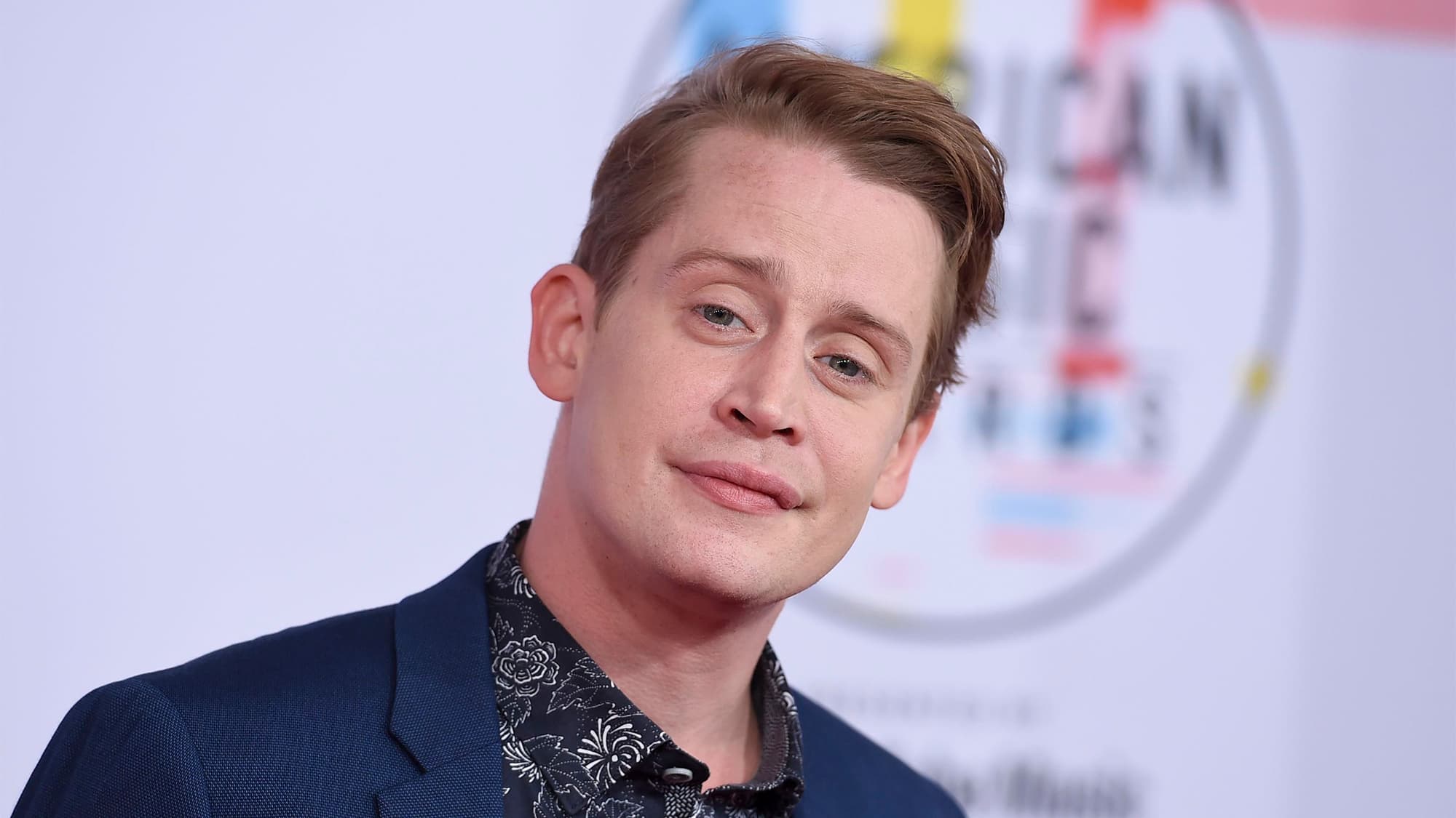 Kevin i filmit ‘Home Alone’ bëhet baba për herë të parë! Dhe ju prezantojmë me partneren
