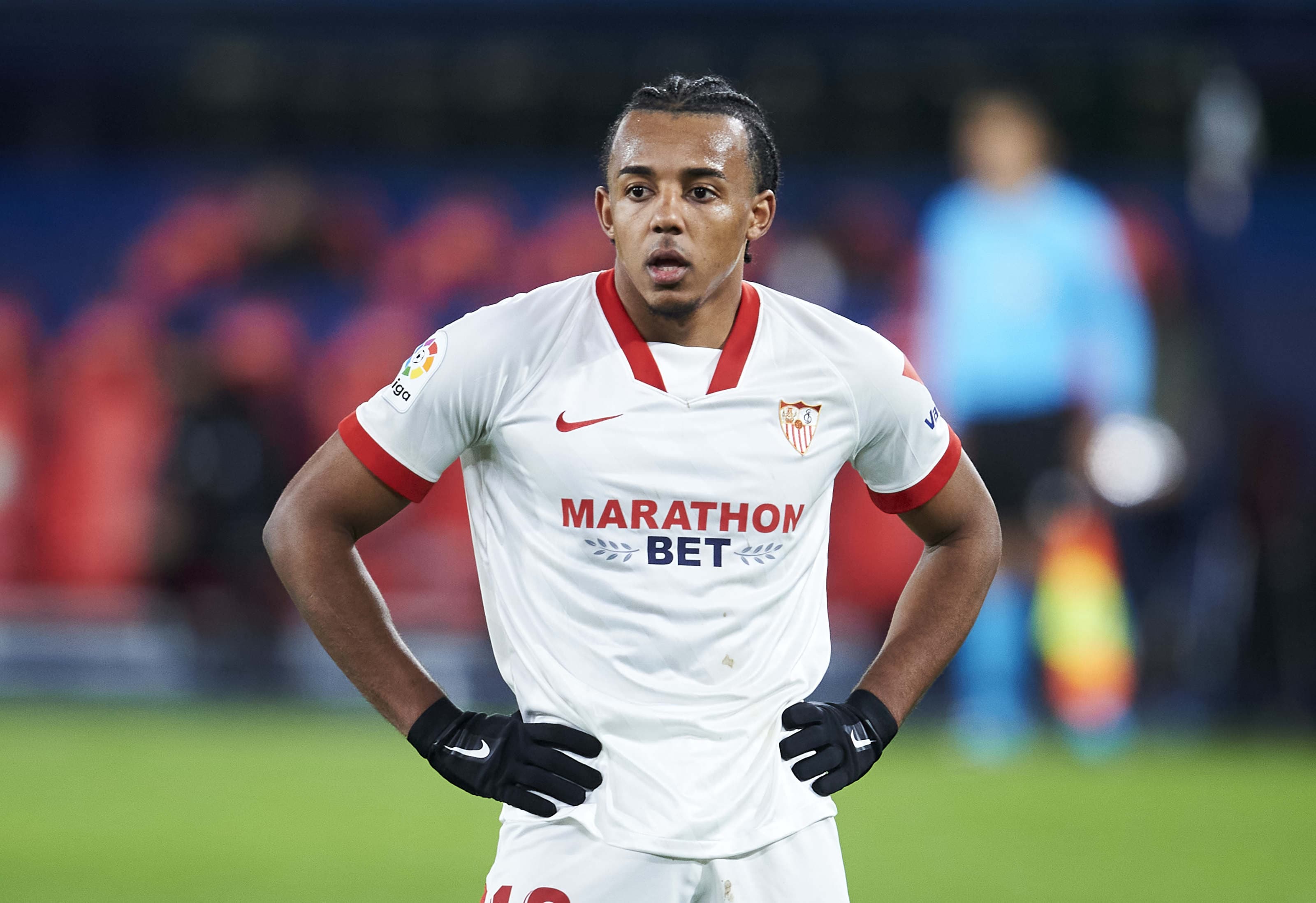 Chelsea superofertë për Kounde