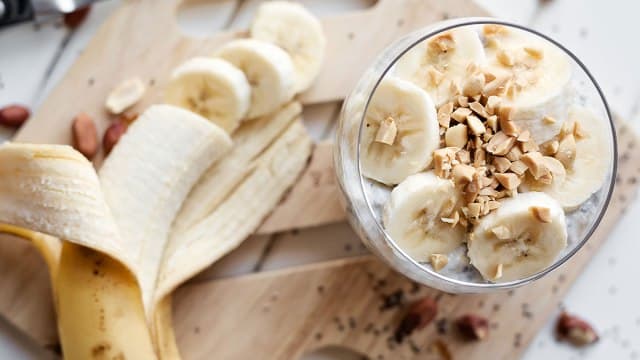 Si mund të ndihmojnë bananet të humbni peshë