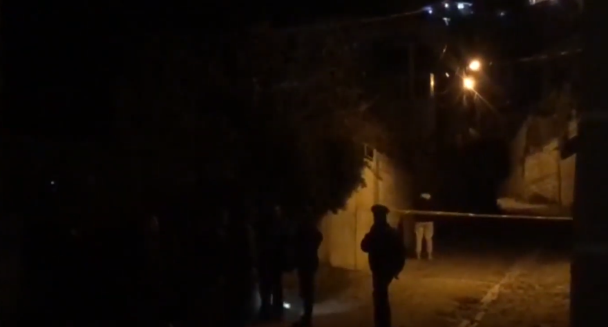 Plagosja e policit në Berat, arrestohen tre vëllezërit, në kërkim i katërti