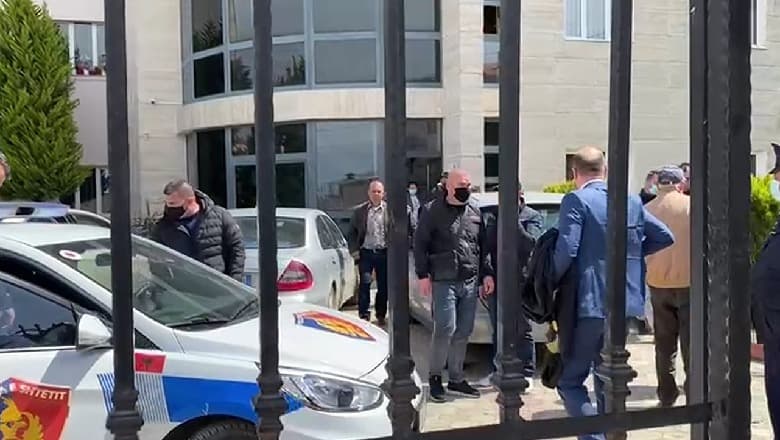 Plagosi kolegët e tij në Mamurras, gjykata e Kurbinit lë të lirë policin