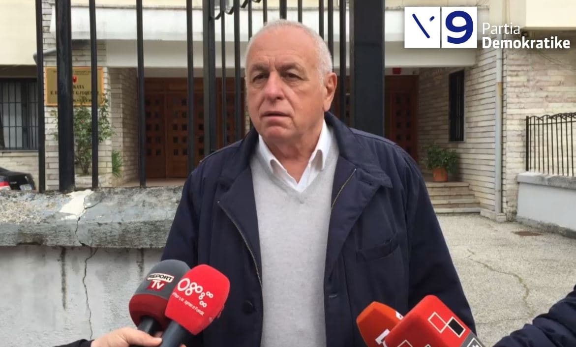     Tritan Shehu kallëzon penalisht shtatë kryebashkiakët e qarkut të Gjirokastrës