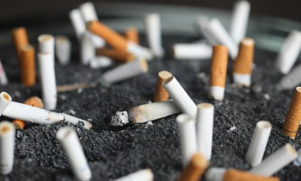 Ndalohet të blejë cigare kushdo që ka lindur pas 2004-s! Propozimi i parë në botë