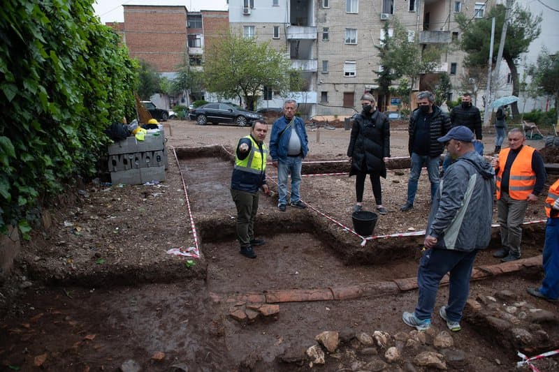 Gërmimet në Mozaikun e Tiranës nxjerrin në dritë vazhdimin e mureve të vilës romake