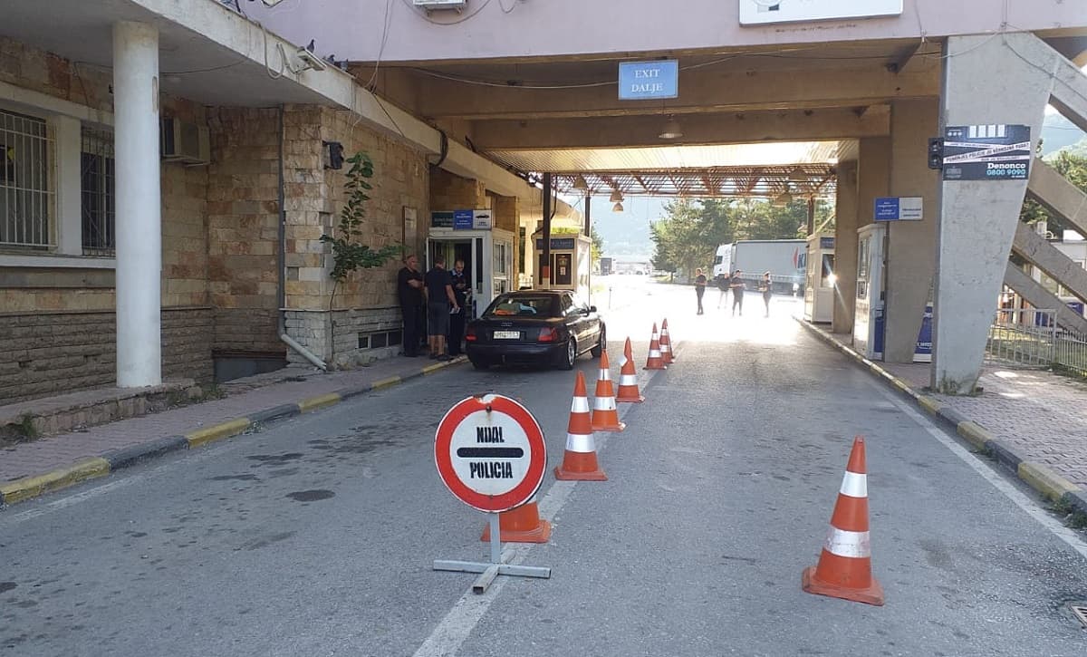 Greqia vijon “bllokadën” për Shqipërinë, shtyhet hapja e Kapshticës