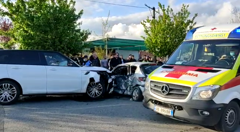 Aksident në Lezhë, plagosen rëndë një djalë dhe një vajzë