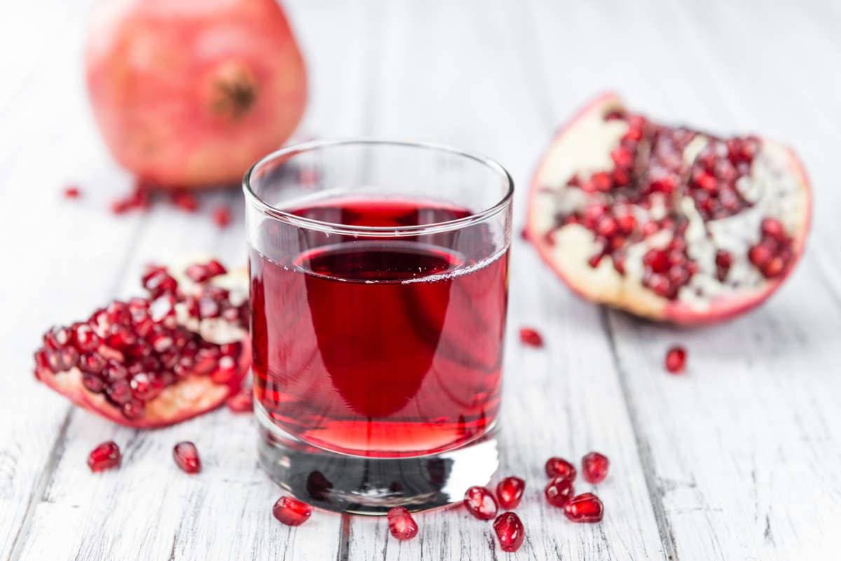 Përfitimet e shumta të një gote lëng shege në mëngjes