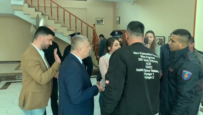  “Ka takim Rama”, LSI: Bashkia e Fierit po na heq banerat