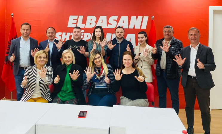    Kryemadhi me të rinjtë në Elbasan: 25 prilli do të vulosë përmbysjen e madhe