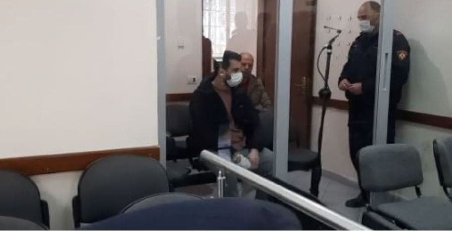 Sulmi në xhami, “arrest me burg” për Rudolf Nikollin. Avokati: Ai ka probleme mendore