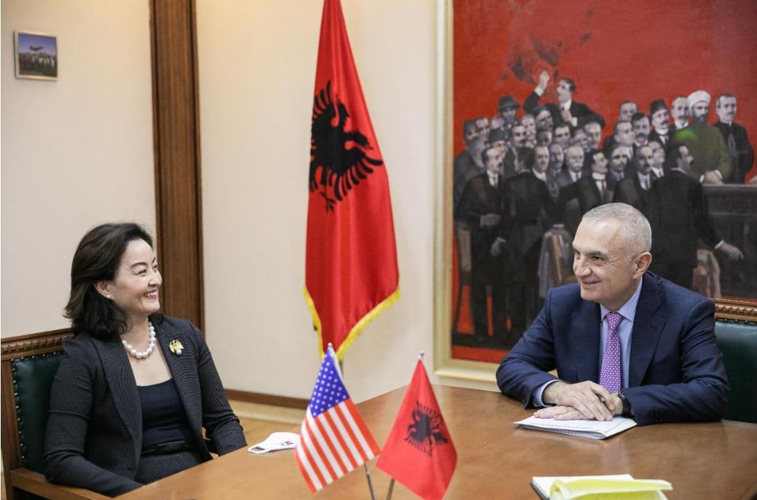 Meta me ambasadoren Kim dhe diplomatët e BE: Pavarësisht problemeve, e diela do të jetë një ditë feste