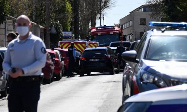 Sulm me thikë në Paris, vritet një punonjëse policie
