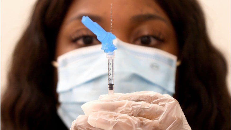 Amerika heq pauzën për vaksinimin me Johnson & Johnson, por do shtojë një paralajmërim tek etiketa!