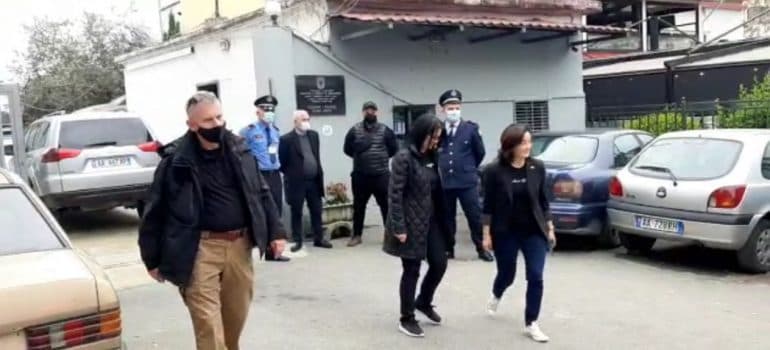 Yuri Kim vizitë në Fushë Krujë, takon qytetarë dhe policë