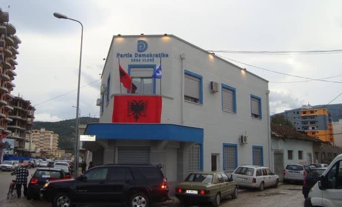 PD kallëzon zyrtarin në Prokurori: Shpërndante sot tollona karburanti tek fermerët