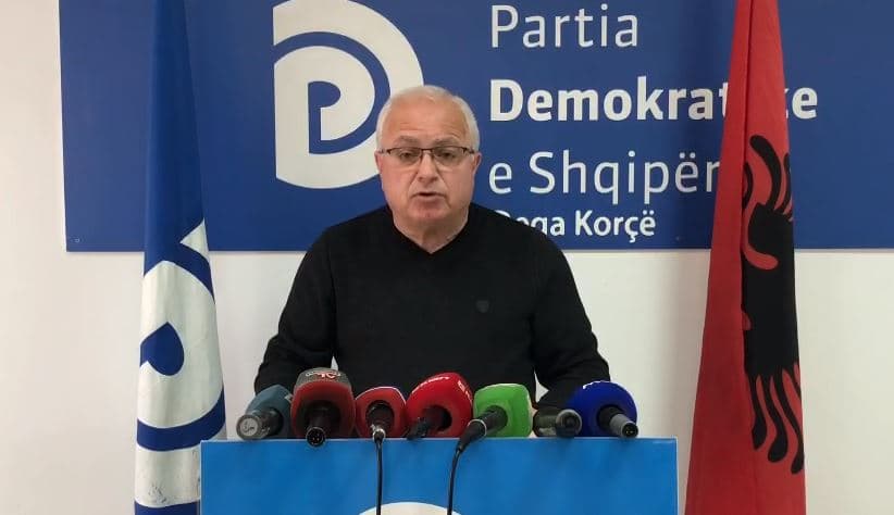   PD e Korçës bllokon tre automjete/ Spaho: Njerëz të PS ishin me lista votuesish dhe patronazhistësh