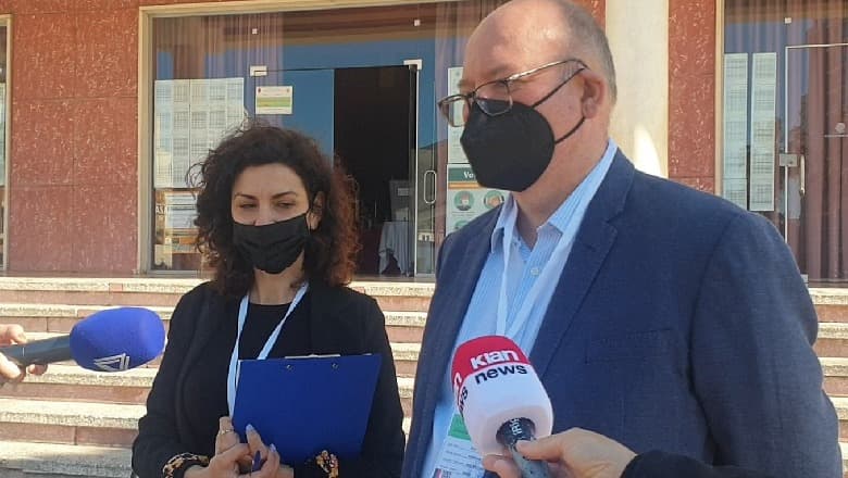 Ambasadori britanik monitoron zgjedhjet nga Durrësi: Kemi 8 ekipe në të gjithë vendin