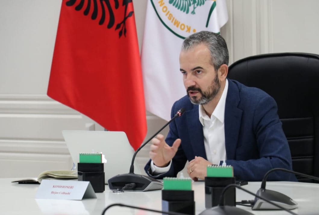    Procesi i votimit/ Celibashi mesazh politikës: Demonstroni qetësi dhe maturi