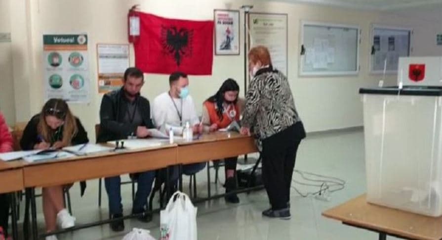Bllokohet procesi në dy qendra votimi në Cërrik, ngatërrohen kutitë e votimit