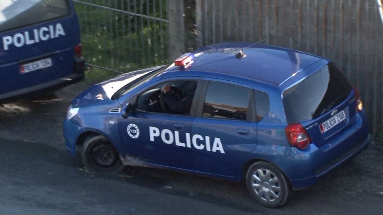 Mbajtën të bllokuar makinën e një qytetari, procedohen penalisht dy simpatizantët e PD