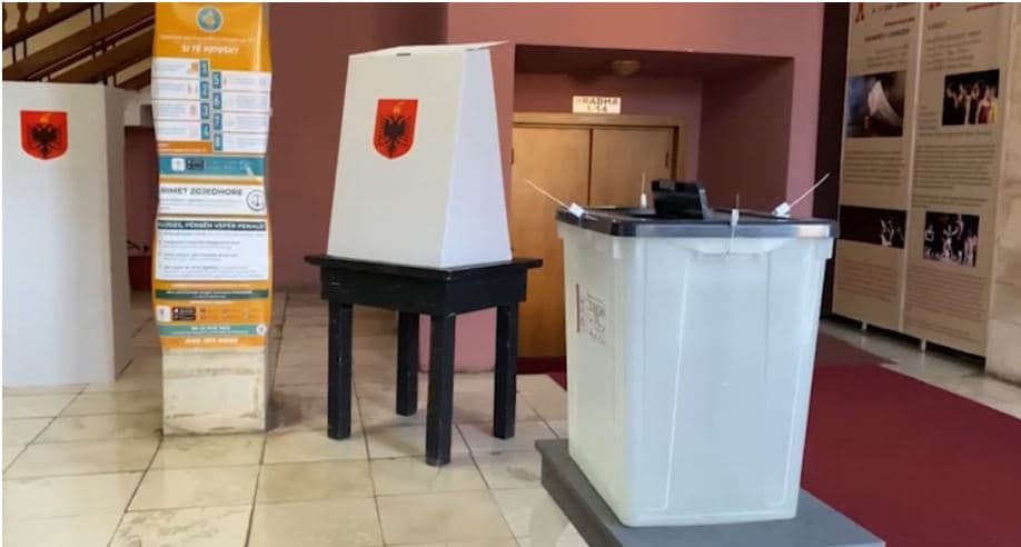 Vonohet procesi i votimit në Fier e Selenicë, në Elbasan mungojnë komisionerët