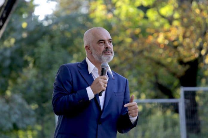 Rama mesazh shqiptarëve: Përtej partive e ndasive, për ne është Shqipëria
