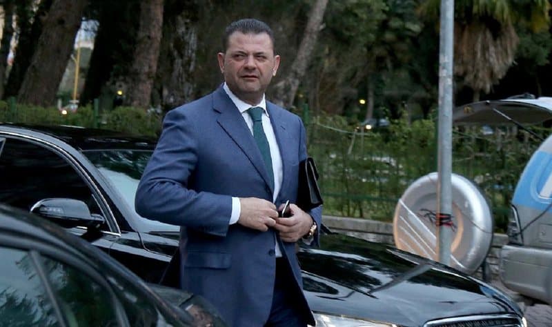 Një ditë pas zgjedhjeve, Tom Doshi jep dorëheqjen nga kandidimi dhe mandati i deputetit