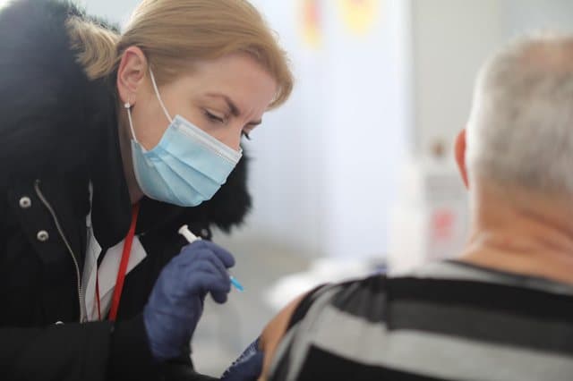 Mbërrijnë sot në Rinas 8190 doza të vaksinës Pfizer