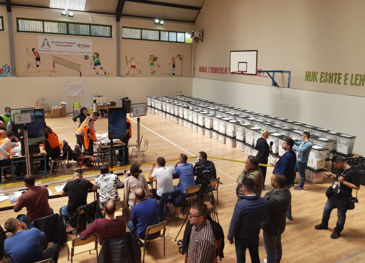 Mbyllet votimi në Shkodër dhe Vlorë, ja si ndahen mandatet