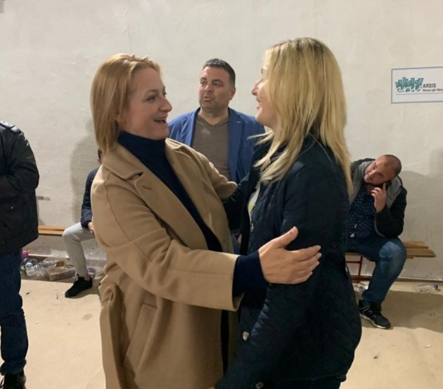 Dy shembuj qytetarie në Sarandë dhe Gjirokastër: PD pranon humbjen dhe shtrëngon duart me fituesit