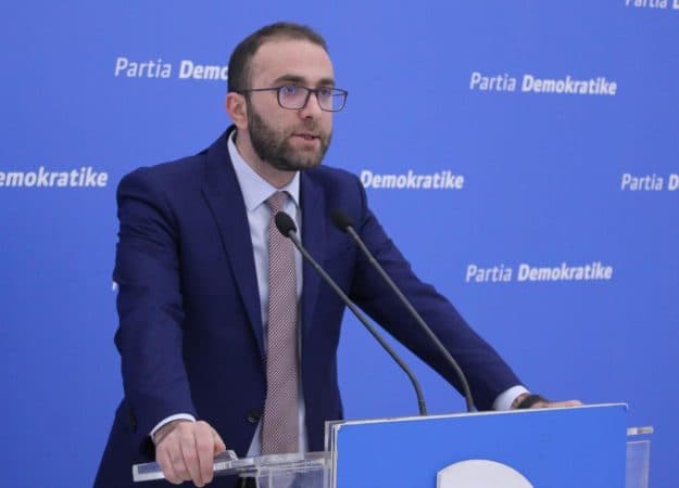 Gazment Bardhi komenton ditën kur u vra Pjerin Xhuvani, akuza ndaj socialistëve