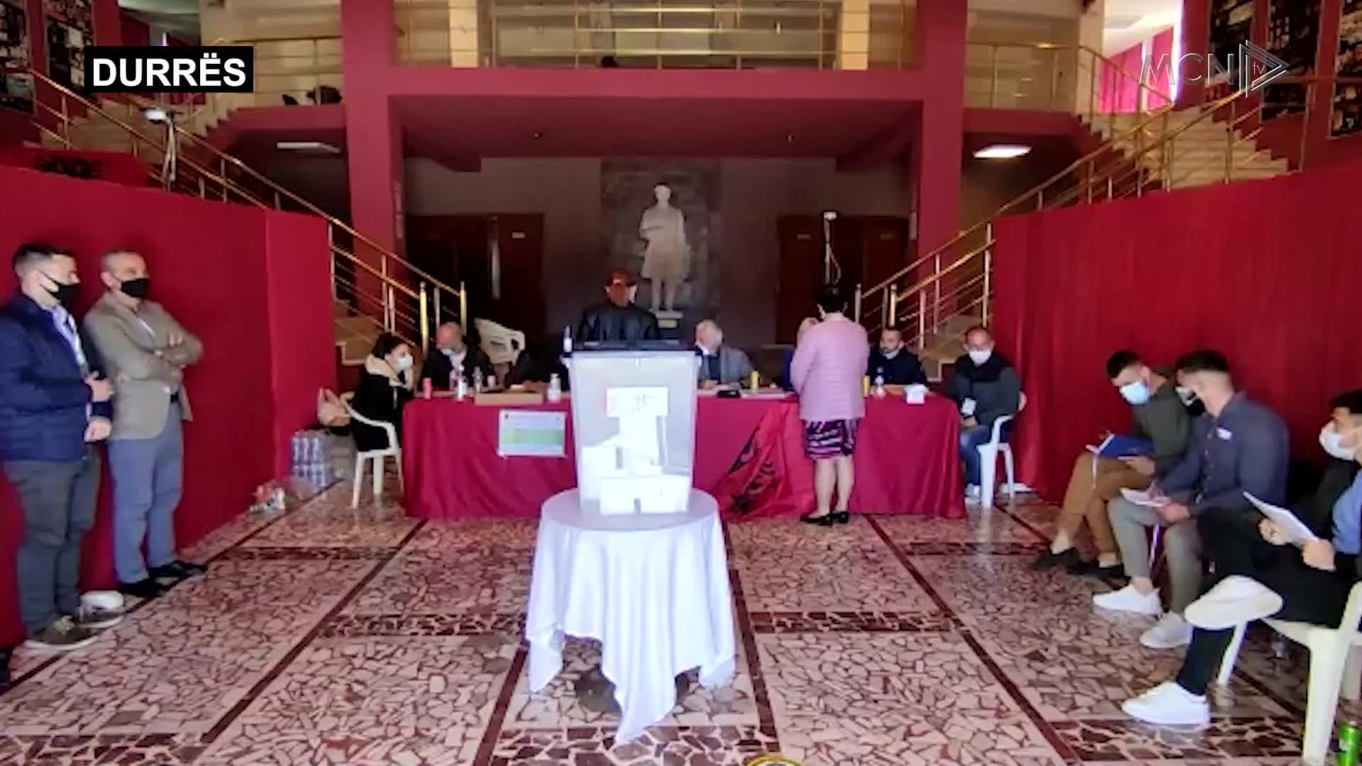 Para në bankë para votimeve, grantet e rindërtimit u shpërndanë para zgjedhjeve (VIDEO)