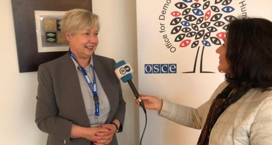 Zgjedhjet në Shqipëri, ambasadorja e OSBE Gacek: Shqetësim, keqpërdorimi i administratës (VIDEO)
