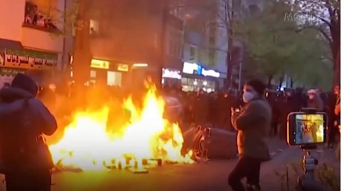 ‘’Luftë’’ në Bruksel kundër masave anti-Covid (VIDEO)