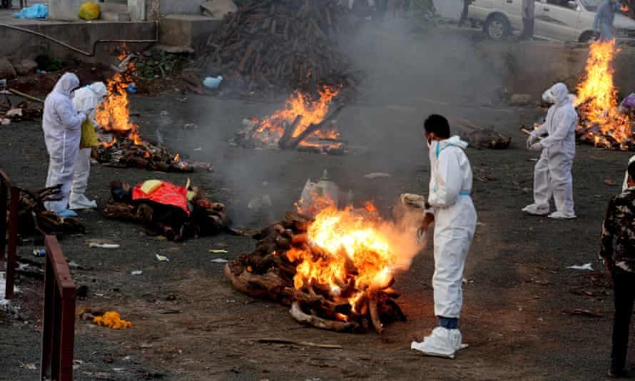 India regjistron numër rekord vdekjesh nga Covid (VIDEO)