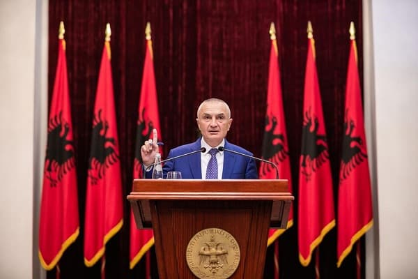 50 firma për shkarkimin e Presidentit Meta: Nxiti konfliktin politik deri në përdorimin e armëve (VIDEO)