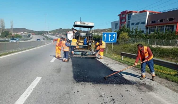Nisin punimet në autostradën Tiranë-Durrës/ ARRSH-shoferëve: Përdorni edhe rrugët alternative