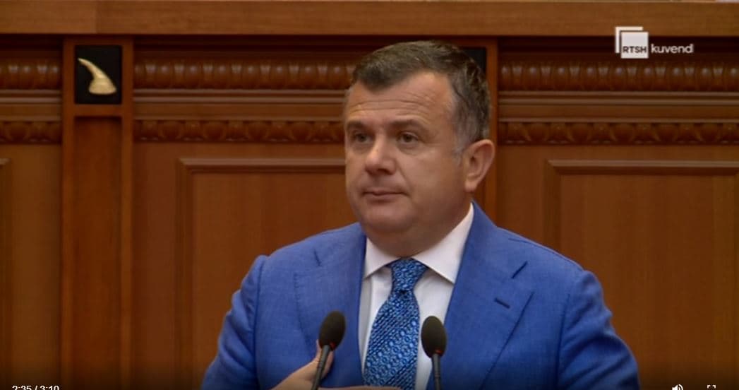   Balla në Kuvend: Presidenti duhet hetuar, e ka "përdhunuar" institucionin në mënyrën më të turpshme
