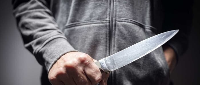 Sherr mes dy shqiptarëve në Greqi, 31-vjeçari godet me thikë në gjoks