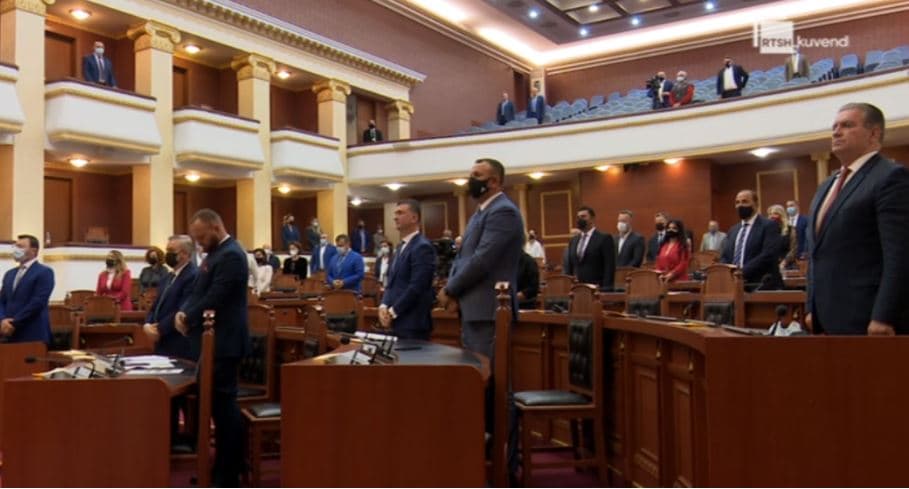 Kuvendi nderon kujtimin e ish-deputetit Bashkim Fino