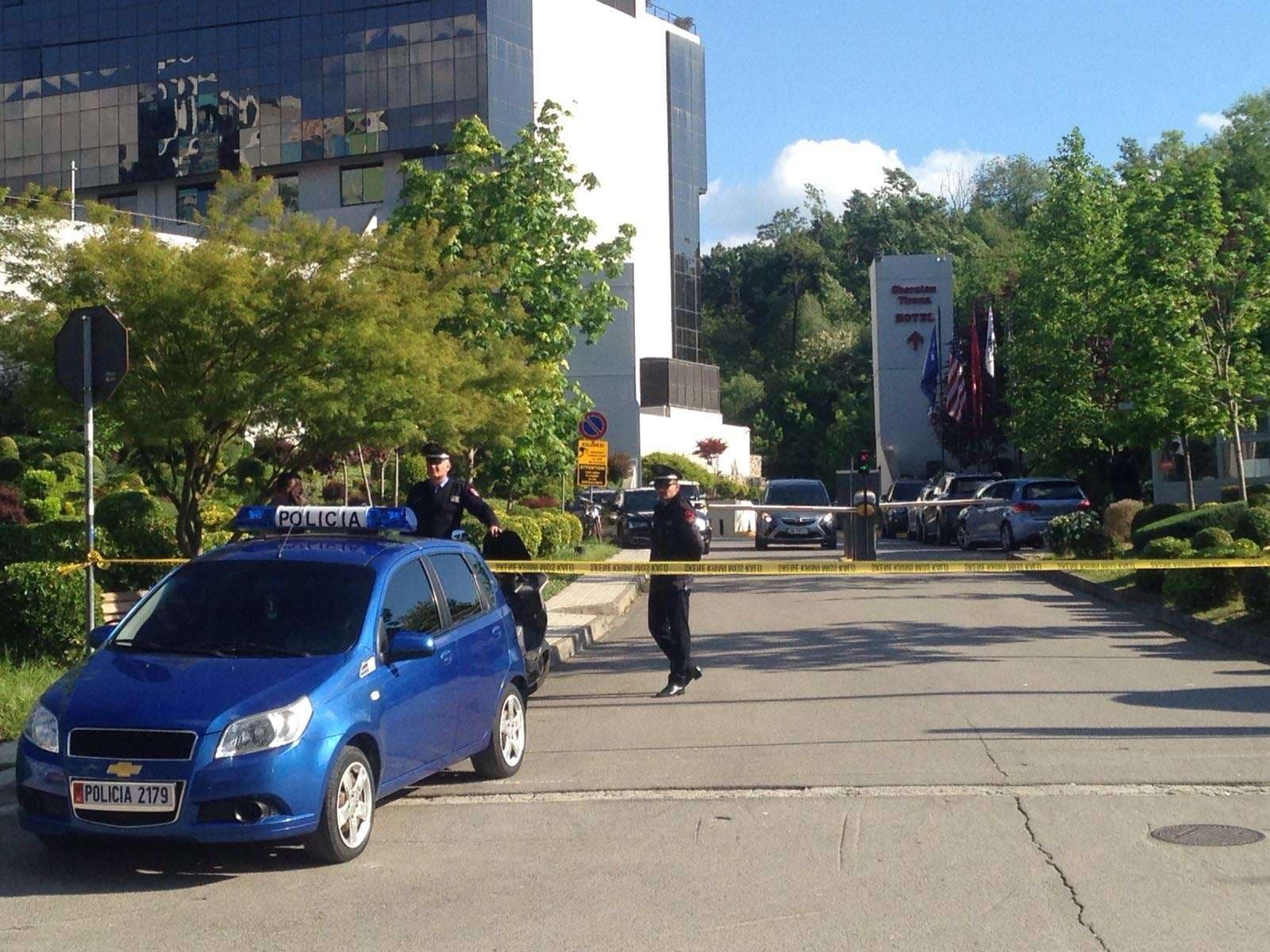 Grabitje në Tiranë, dhunohet 55-vjeçari që transportonte me motor vlera monetare të një pike valute