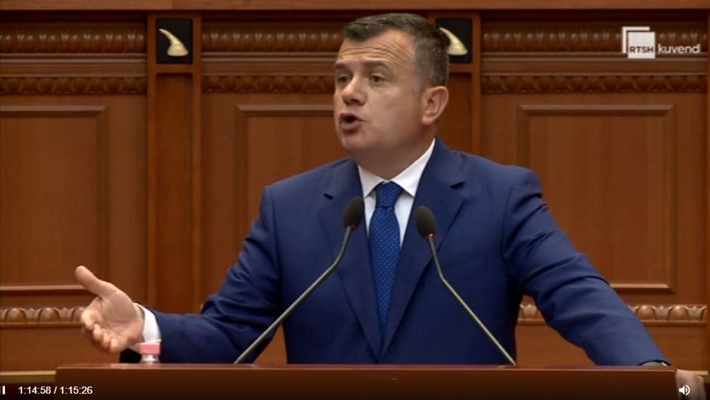  Shkarkimi i Metës/ Balla: Koha t'ia heqim këtë turp Shqipërisë, ftojmë PD t’i bashkohet kësaj nisme