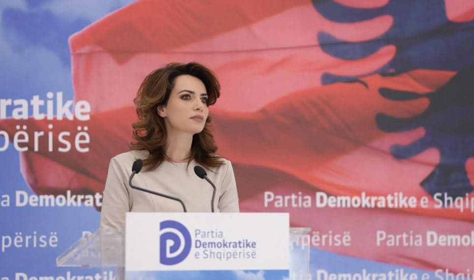       Denoncon Duma: Votat në Bashkinë e Rrogozhinës nga 1 deri në 35 milion lekë për familje