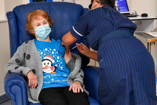 Studimi: Dy doza të vaksinës Pfizer ndalon 98% të vdekjeve