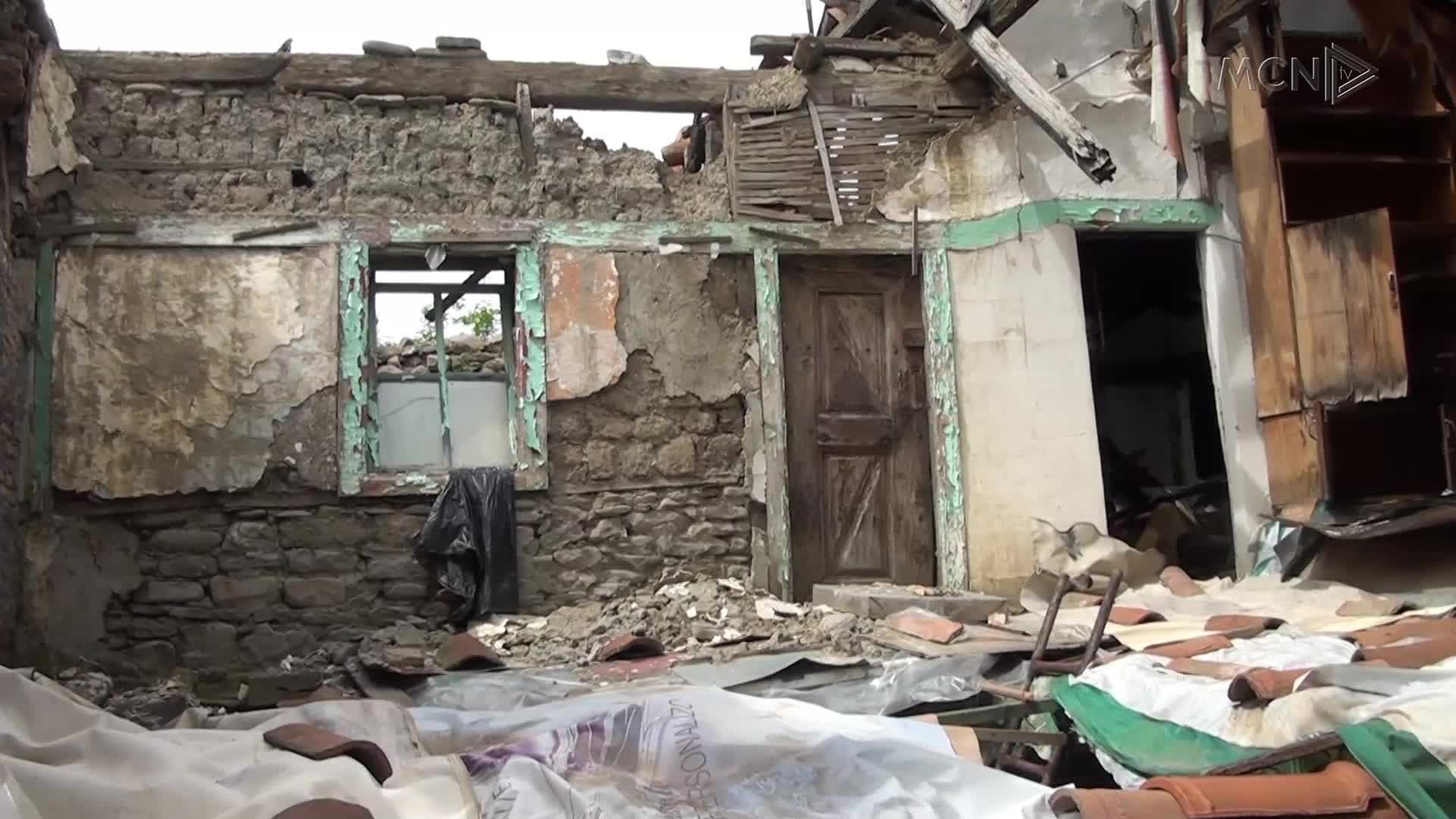Jeta e vetmuar në shtëpinë  e rrënuar (VIDEO)