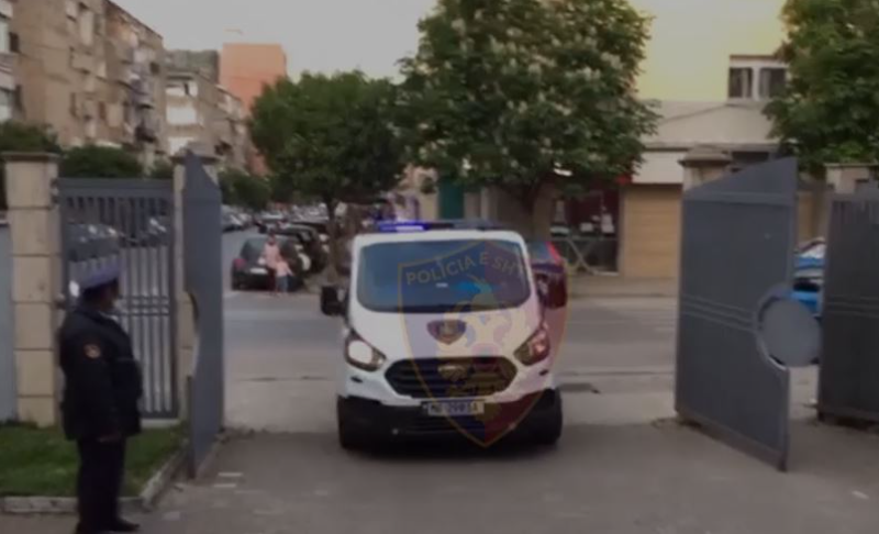 Armë zjarri, municion luftarak e heroinë, arrestohen 3 persona në Durrës