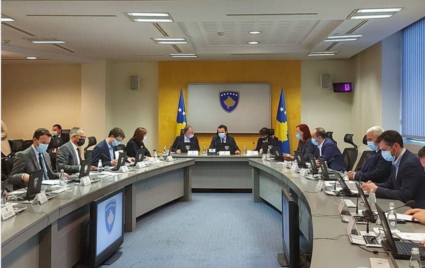     Qeveria e Kosovës liron shtetasit e Shqipërisë nga detyrimi për pajisje me Leje Pune