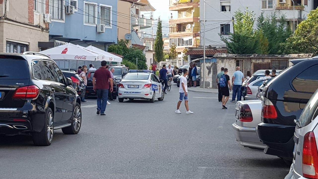 Të shtëna me armë gjatë natës në Elbasan, terrorizohen banorët