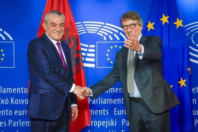 9 Maj, Ruçi: S’do të jetë e largët dita kur t’i afrohemi kufijve të Europës politike