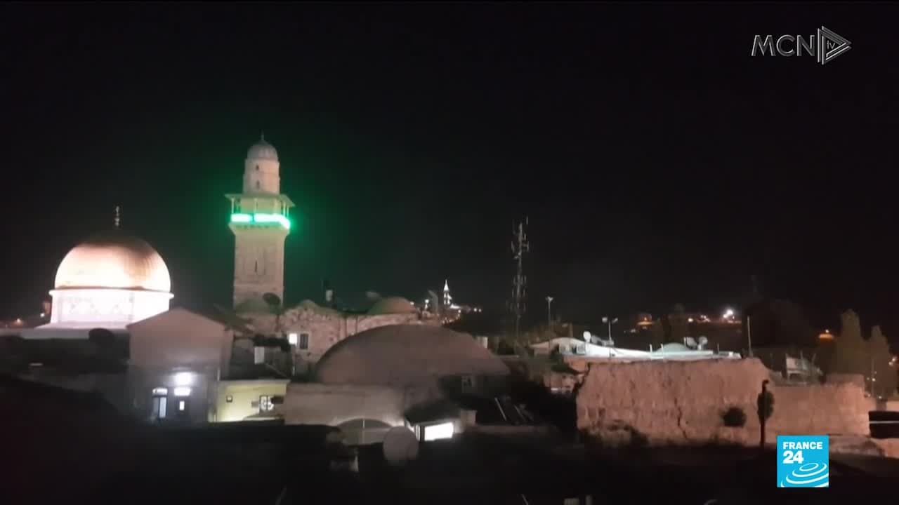 Izraelitët sulmojnë xhaminë Al-Aksa (VIDEO)